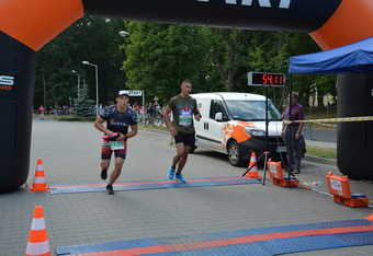  (photo)